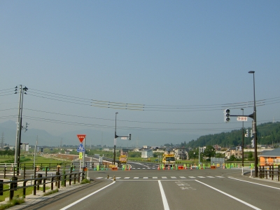 六日町バイパス市道駅裏小栗山線交差点、終点から起点を臨む