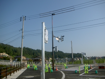 市道駅裏小栗山線に設置された交差点照明、信号は久住電気の施工