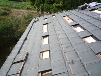 N様太陽光発電設置工事～支持瓦用木板取付状況
